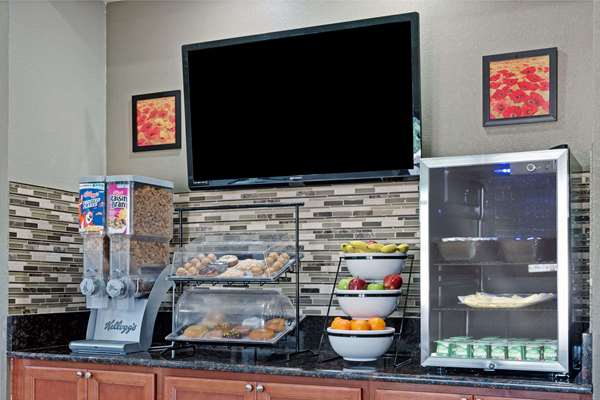  - Travelodge Iowa City - I-80, Exit 246