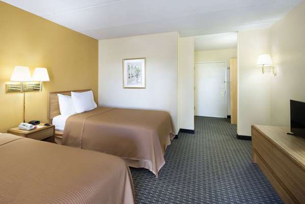  - Howard Johnson Inn Newburgh - I-87, Exit 17