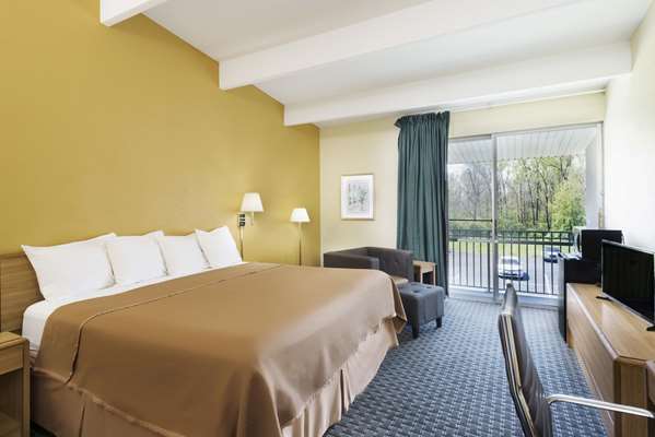  - Howard Johnson Inn Newburgh - I-87, Exit 17