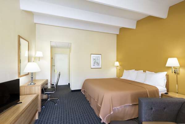  - Howard Johnson Inn Newburgh - I-87, Exit 17