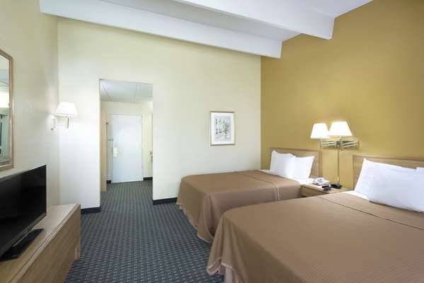  - Howard Johnson Inn Newburgh - I-87, Exit 17
