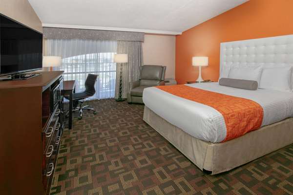 Suite - Howard Johnson Express Inn Oklahoma City - I-40, Exit 145