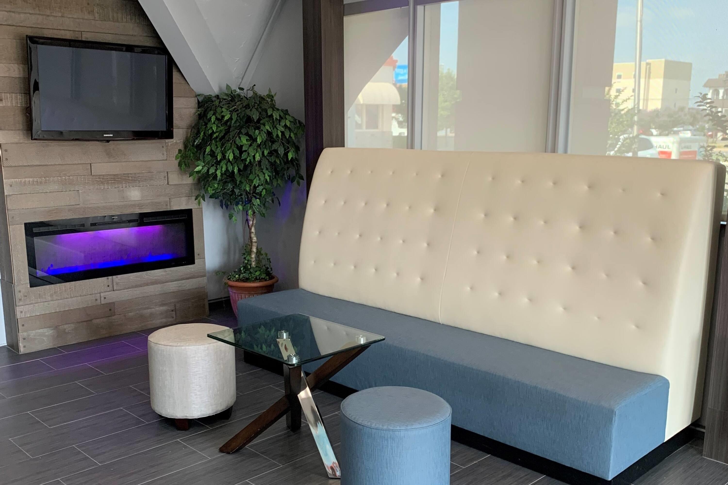 Lobby | Howard Johnson by Wyndham Oklahoma City OKC Airport, Fairgrounds, I40
