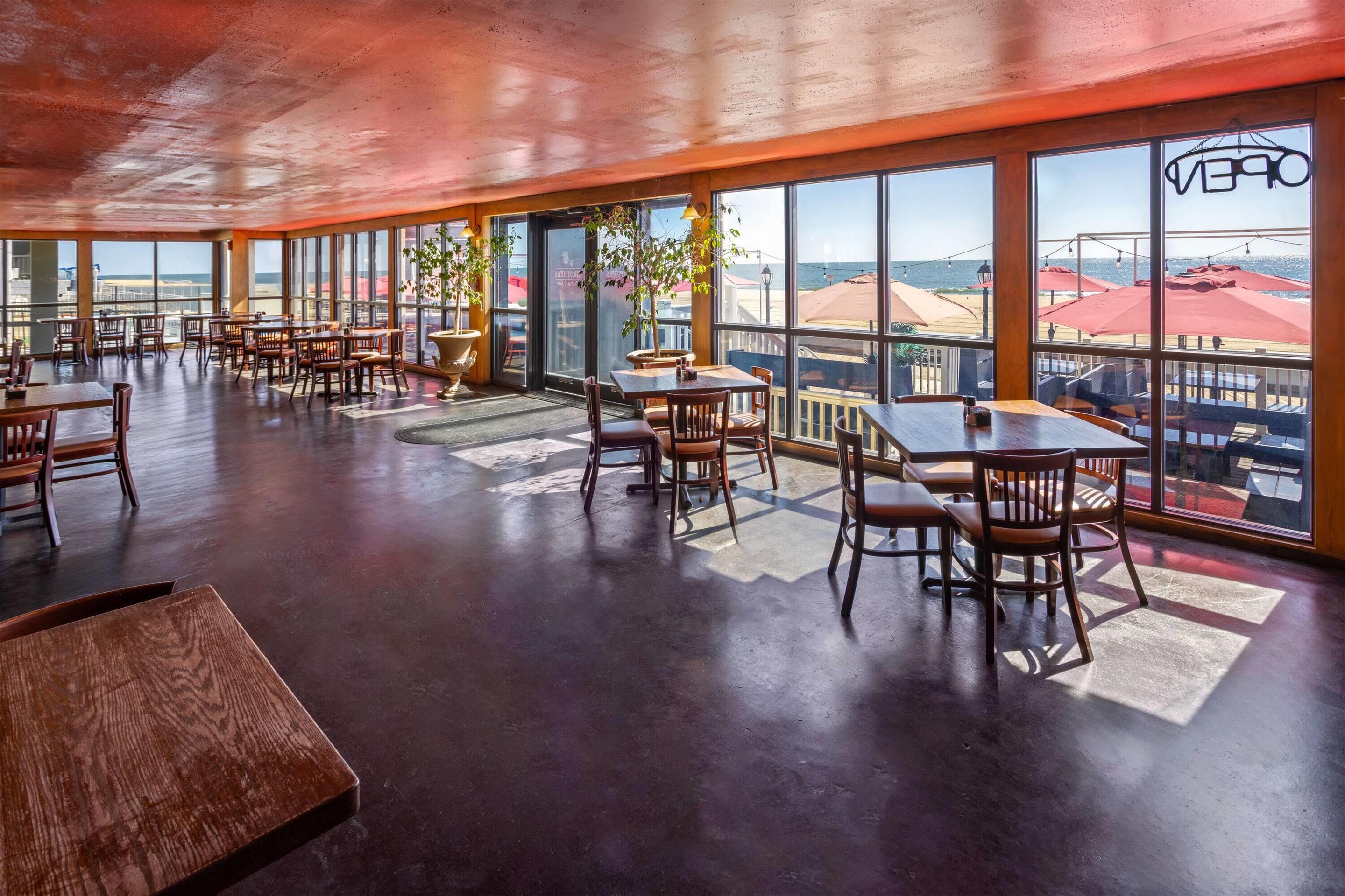 Restaurant | Howard Johnson Plaza by Wyndham Ocean City Oceanfront