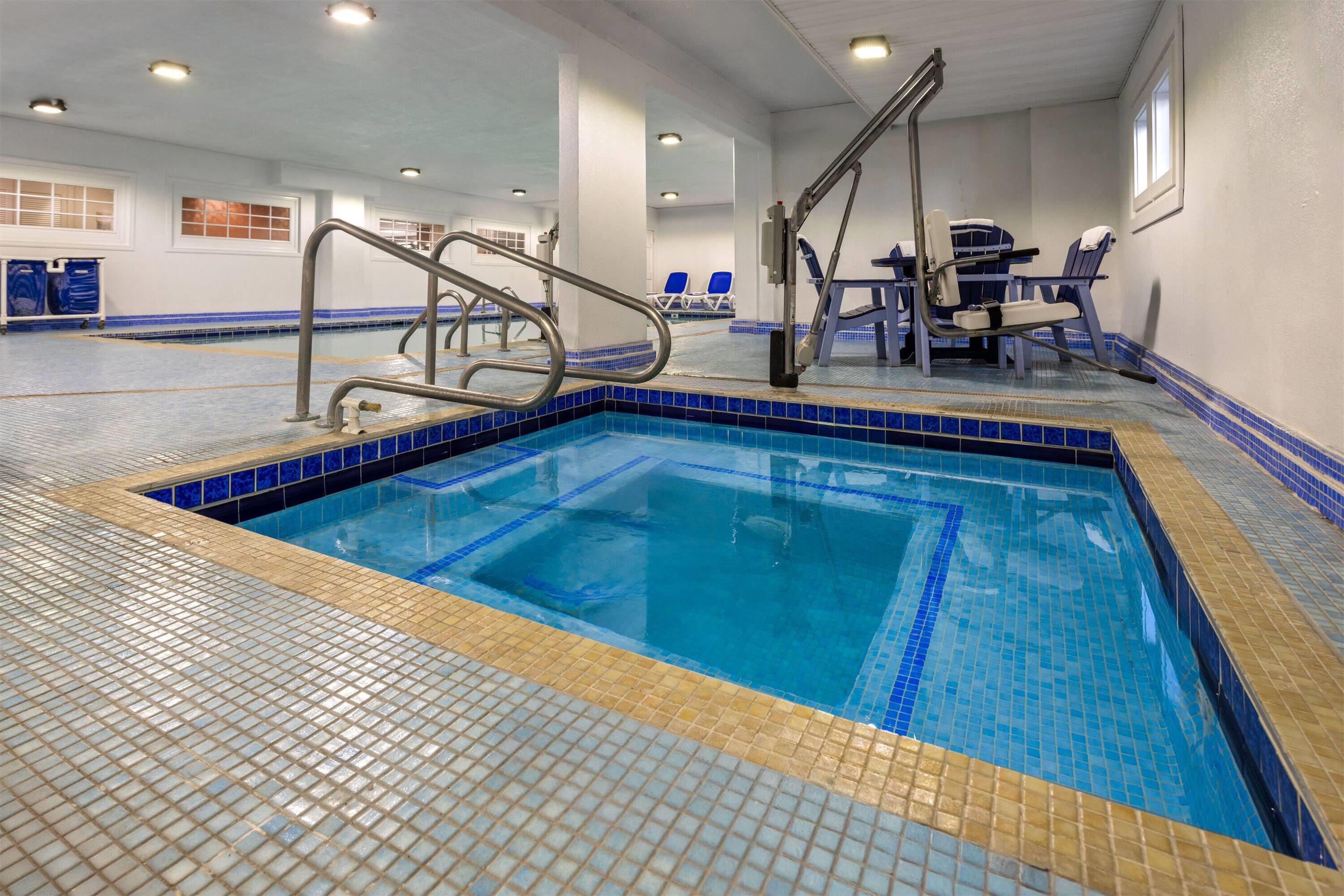 Pool | Howard Johnson Plaza by Wyndham Ocean City Oceanfront