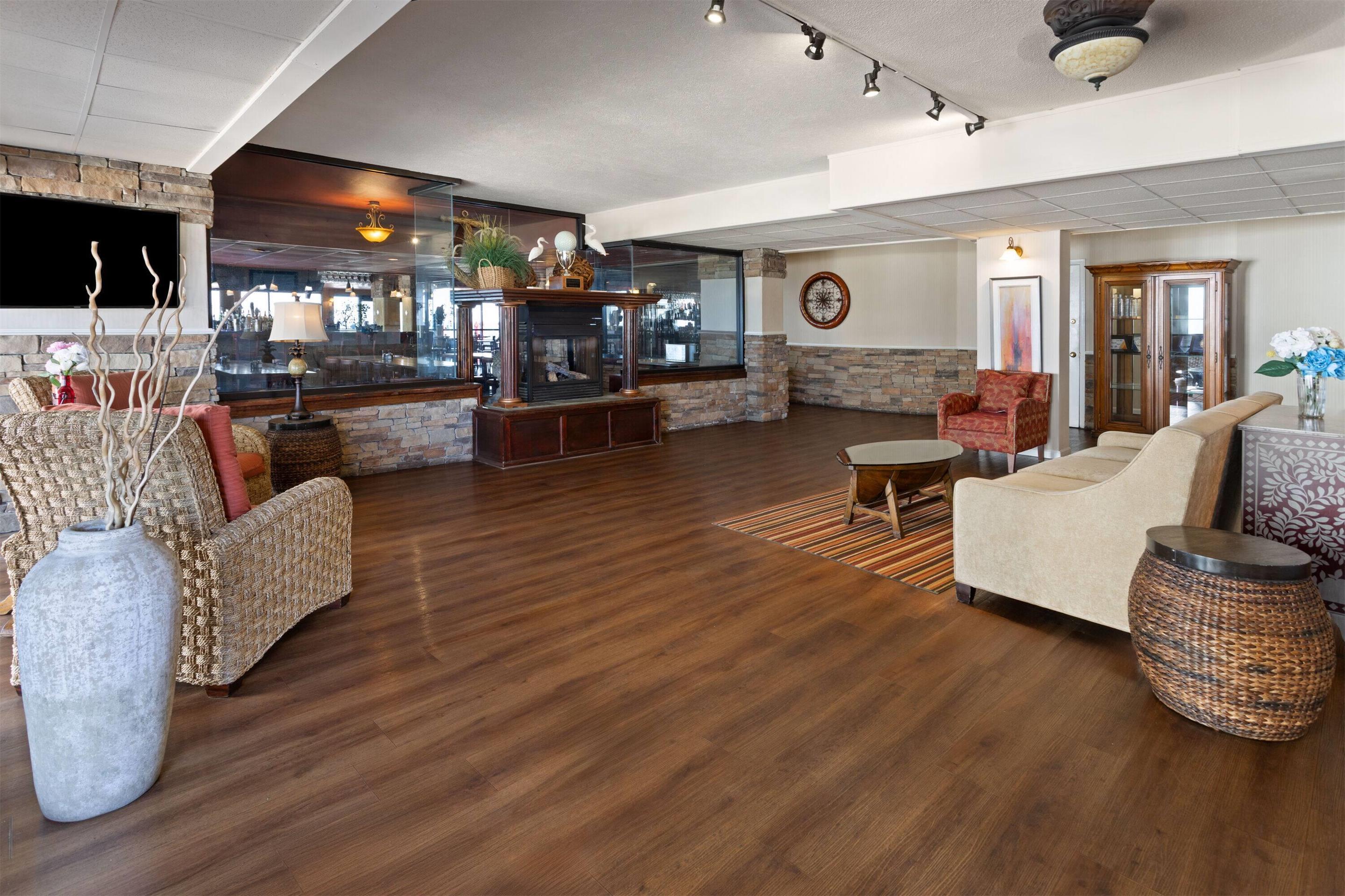 Lobby | Howard Johnson Plaza by Wyndham Ocean City Oceanfront