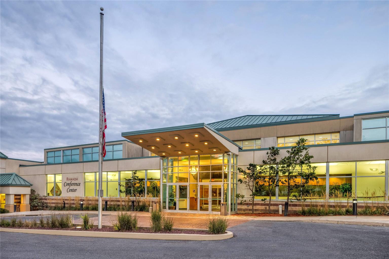 Ramada State College Hotel & Conf Ctr