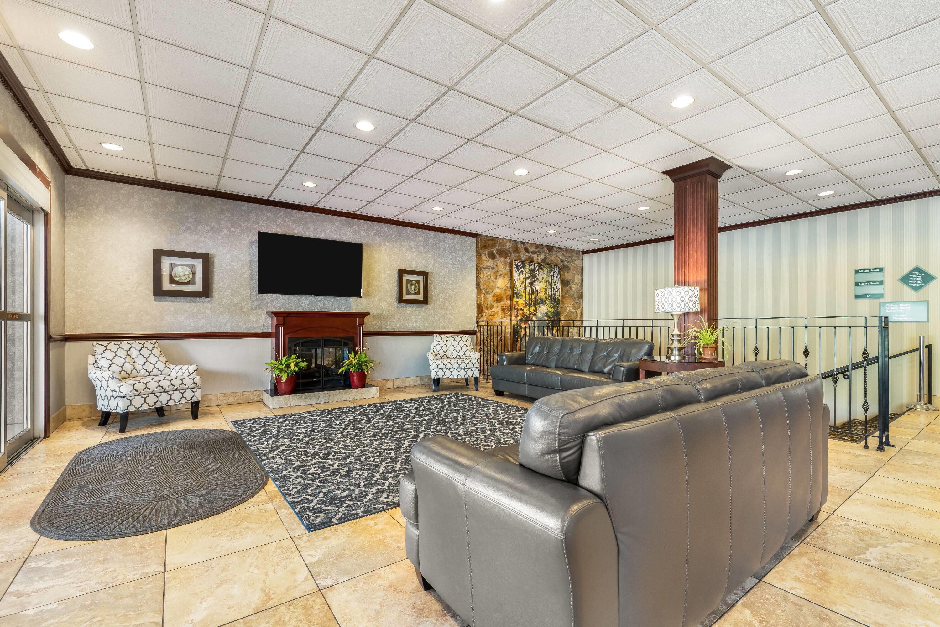 Lobby | Ramada by Wyndham State College Hotel & Conference Center