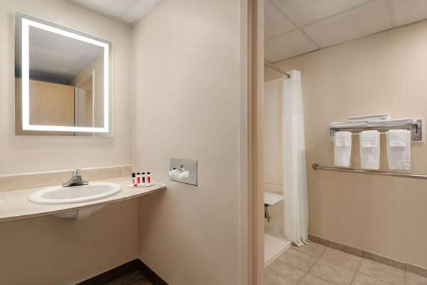  - Howard Johnson Hotel South Portland