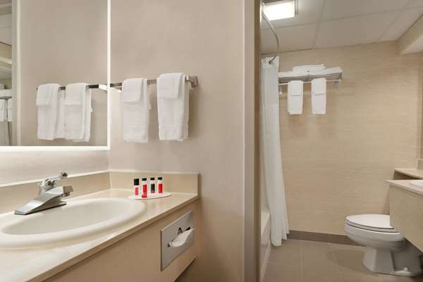  - Howard Johnson Hotel South Portland