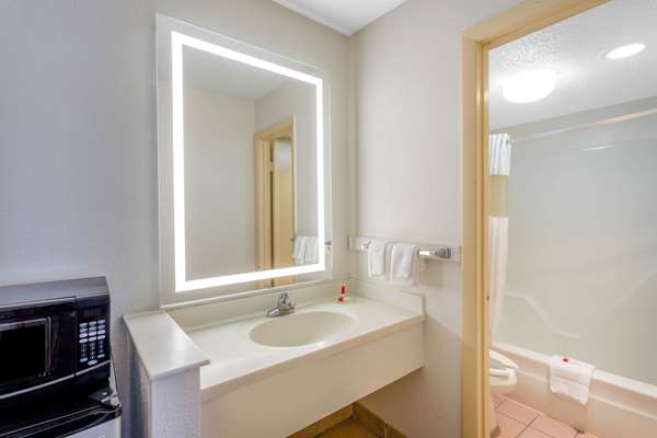  - Howard Johnson Inn Virginia Beach