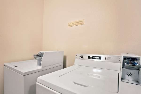  - Ramada Inn SeaTacAirport Tukwila - I-405, Exit 1