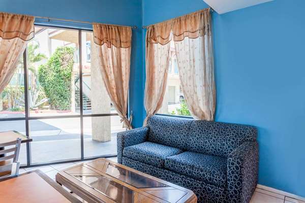  - Howard Johnson Hotel Norco - I-15, Exit 98