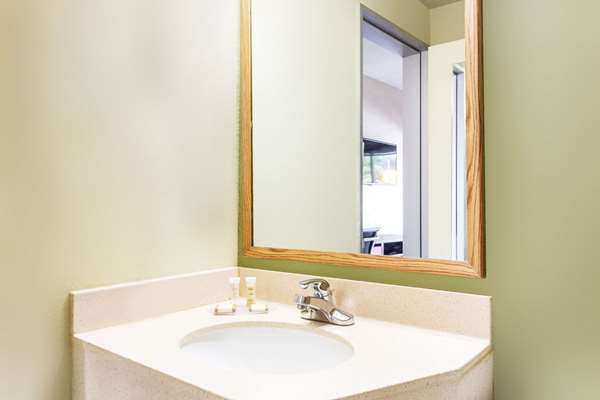  - Howard Johnson Inn Athens