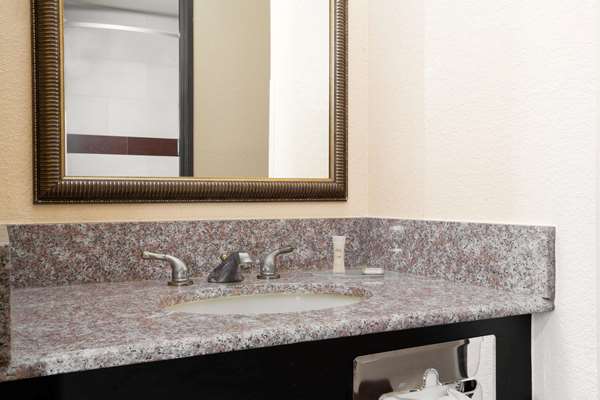  - Howard Johnson Express Inn Williams - I-40, Exit 163