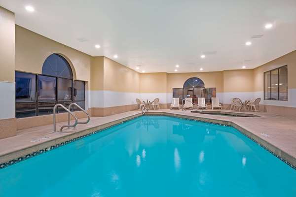 Pool - Howard Johnson Express Inn Williams - I-40, Exit 163