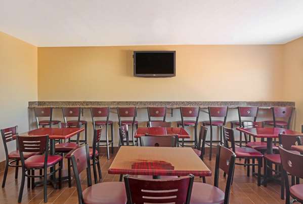  - Howard Johnson Express Inn Williams - I-40, Exit 163