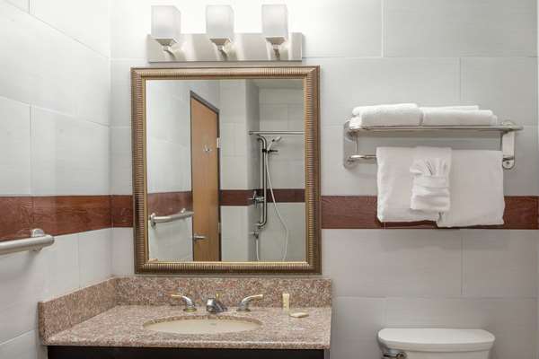  - Howard Johnson Express Inn Williams - I-40, Exit 163