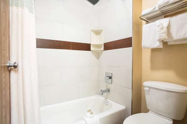  - Howard Johnson Express Inn Williams - I-40, Exit 163