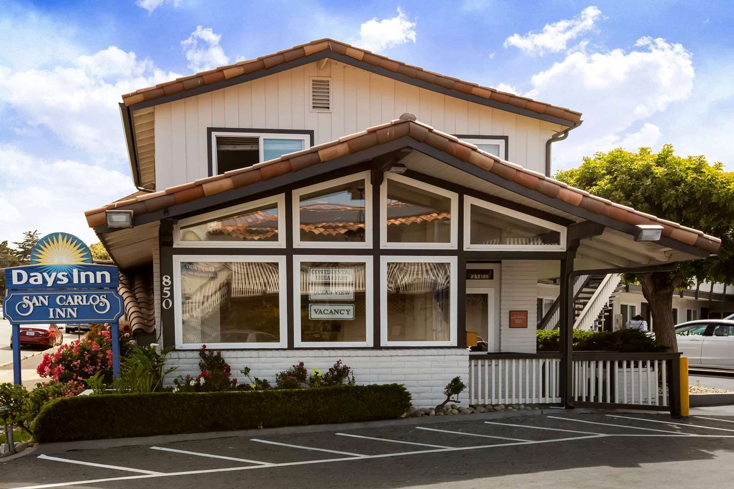 Days Inn Fishermans Wharf Monterey, CA See Discounts