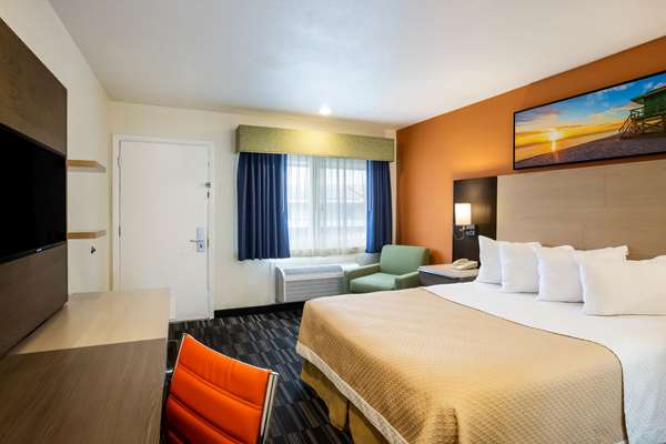  - Days Inn Fishermans Wharf Monterey