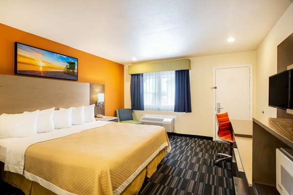  - Days Inn Fishermans Wharf Monterey