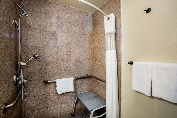  - Days Inn Fishermans Wharf Monterey