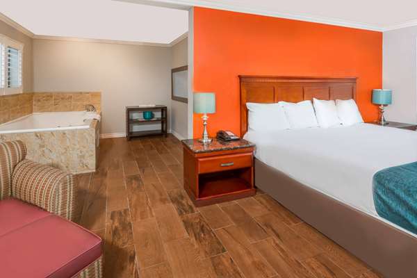  - Howard Johnson Inn & Suites Orange