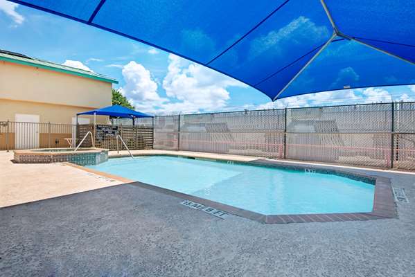 Pool - Days Inn Airport San Antonio