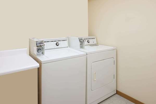  - Super 8 Hotel Staunton - I-55, Exit 41