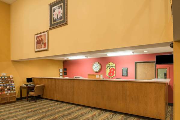  - Super 8 Hotel Staunton - I-55, Exit 41