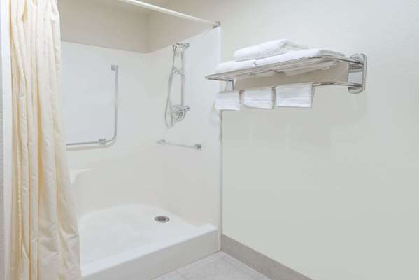  - Super 8 Hotel Staunton - I-55, Exit 41