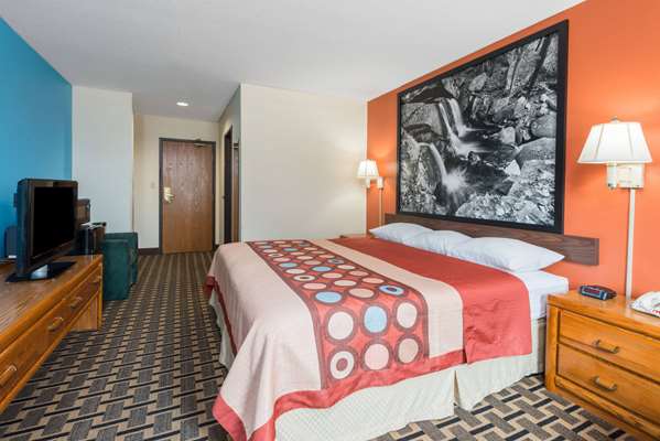  - Super 8 Hotel Staunton - I-55, Exit 41