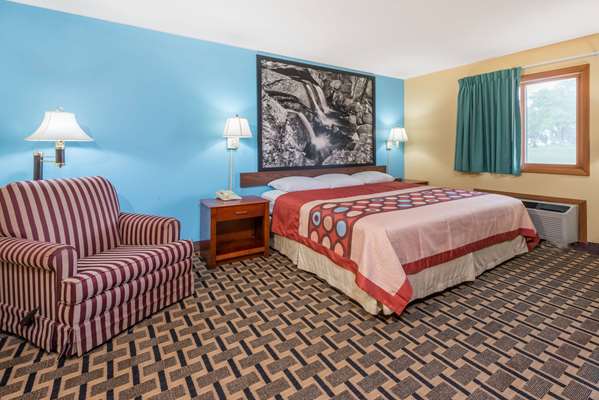 Suite - Super 8 Hotel Staunton - I-55, Exit 41