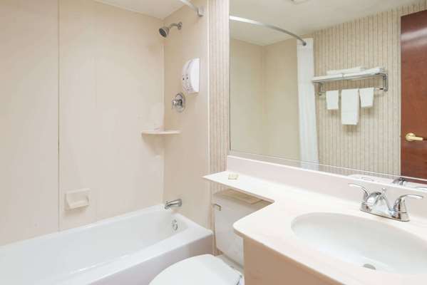  - Super 8 Hotel West Greenwich - I-95, Exit 18