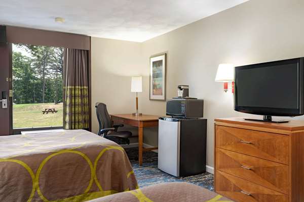  - Super 8 Hotel West Greenwich - I-95, Exit 18