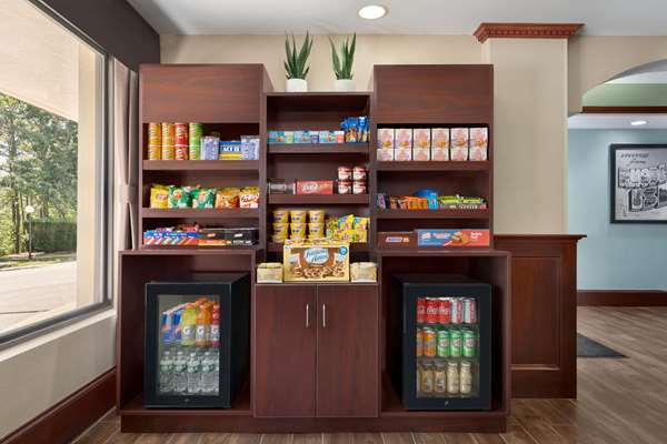  - Super 8 Hotel West Greenwich - I-95, Exit 18