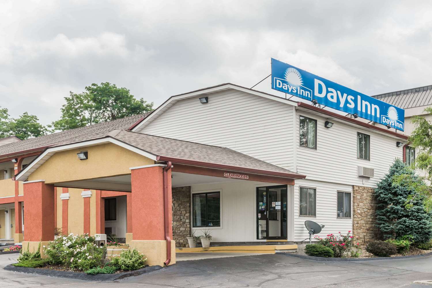 Days Inn Bloomington In See Discounts - 