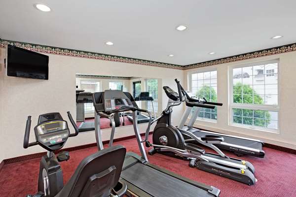 Fitness/ Exercise Room - Howard Johnson Express Inn Blackwood
