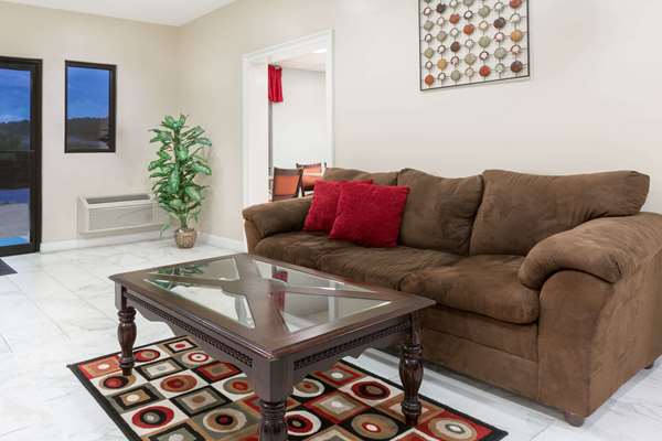  - Ramada Hotel Pelham - I-65, Exit 246