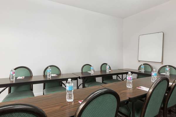  - Ramada Hotel Pelham - I-65, Exit 246