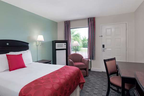  - Ramada Hotel Pelham - I-65, Exit 246
