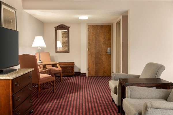 Suite - Ramada Hotel North Pigeon Forge