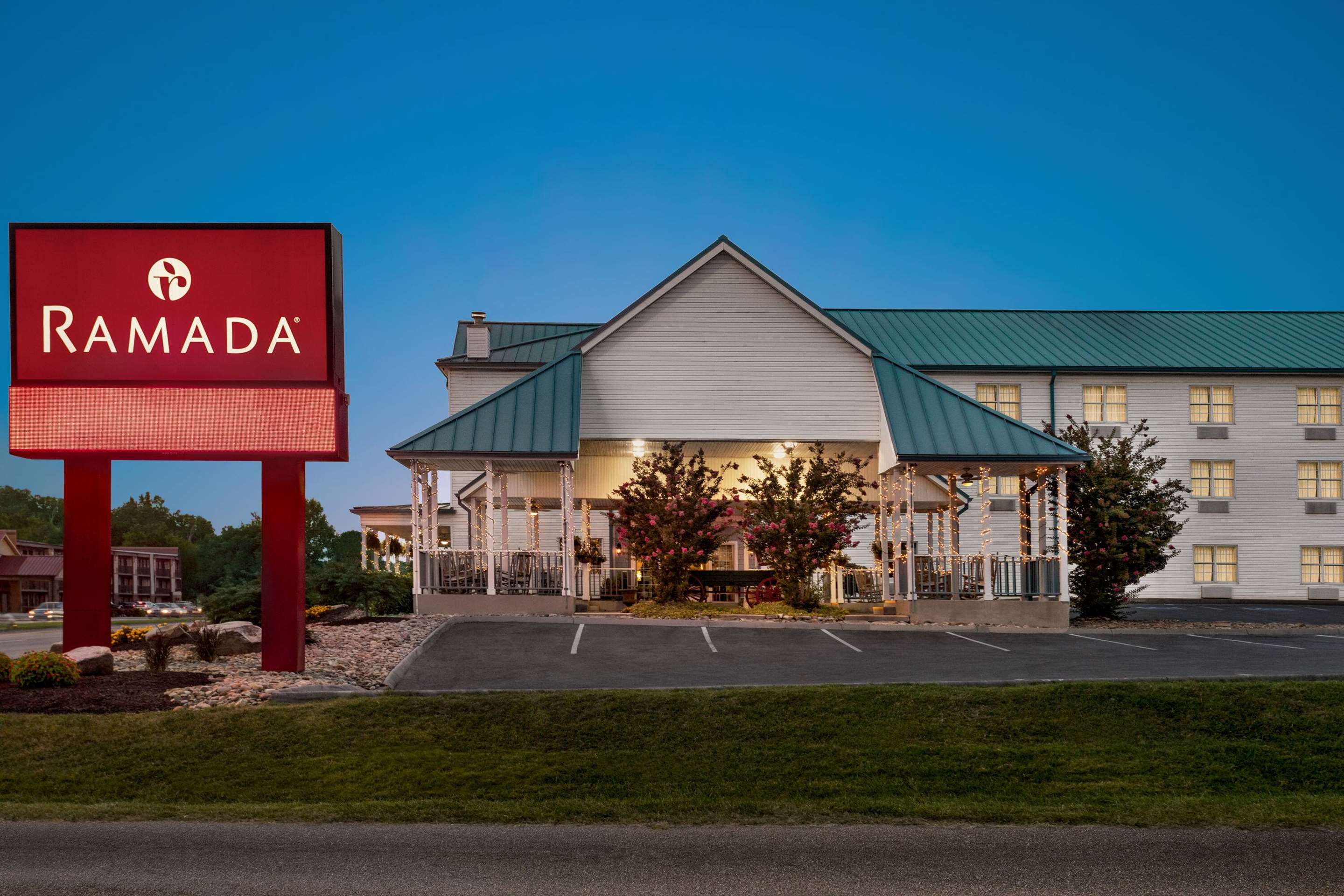 Exterior | Ramada by Wyndham Pigeon Forge North