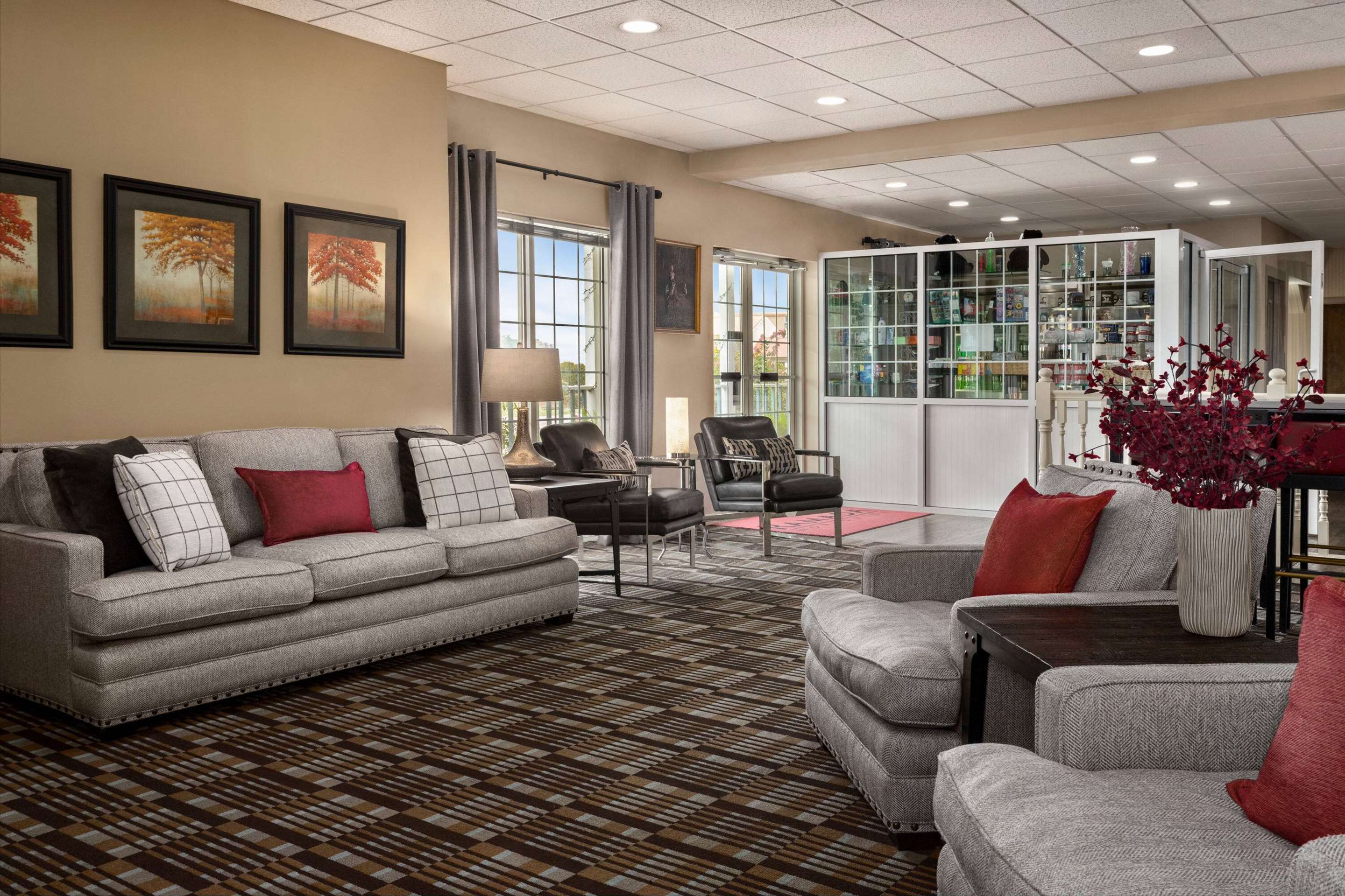 Lobby | Ramada by Wyndham Pigeon Forge North