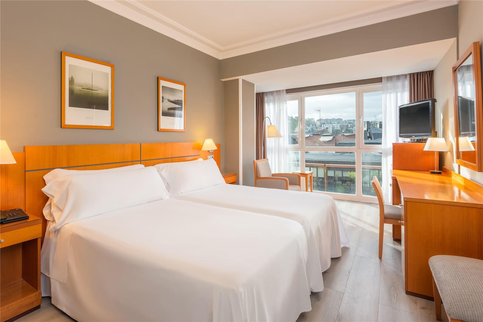 SAN SEBASTIAN ORLY AFFILIATED MELIA-guestroom-Guest Room,On-Site.jpg