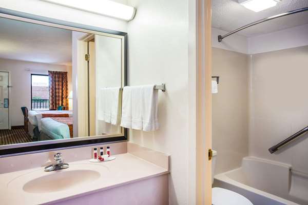  - Howard Johnson Inn Panama City