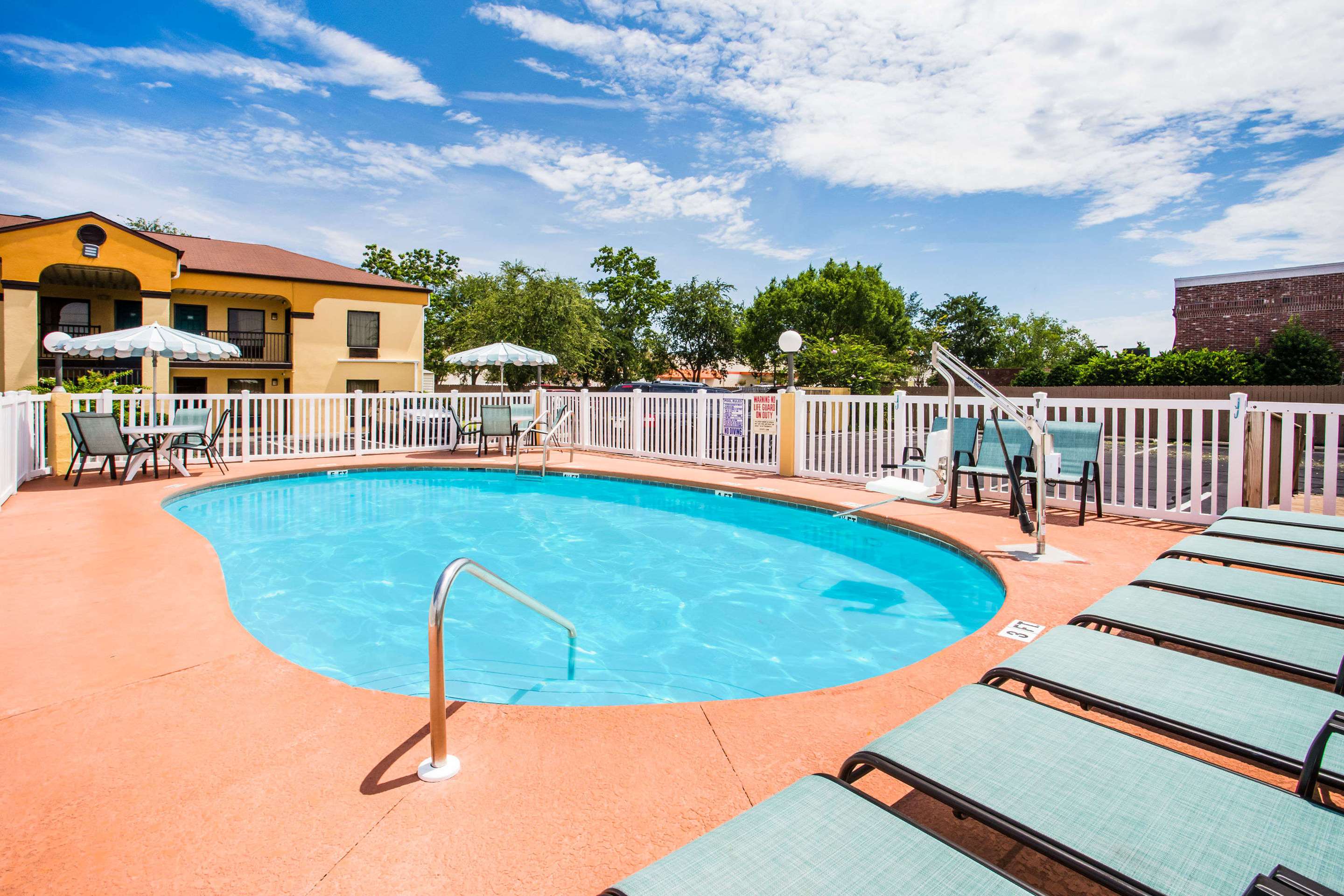 Pool | Howard Johnson by Wyndham Panama City