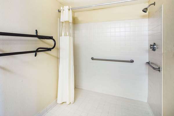  - Howard Johnson Inn Panama City