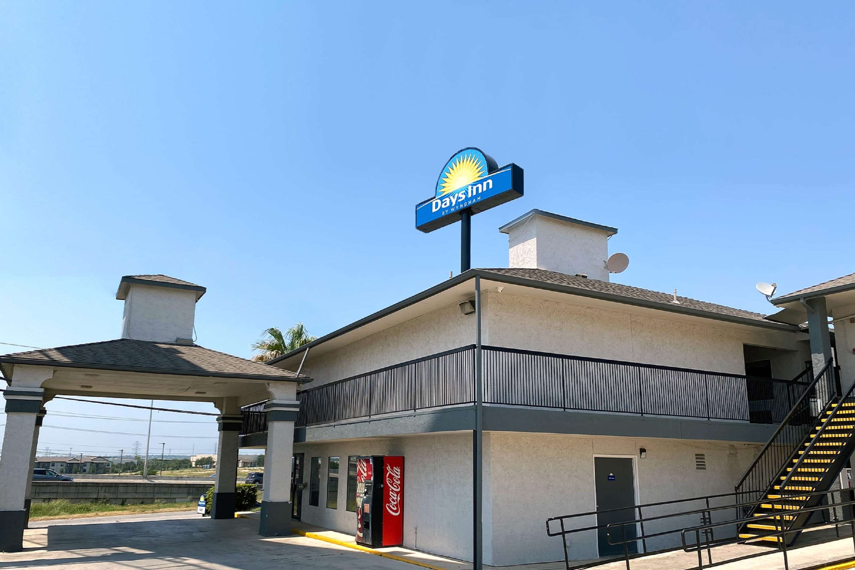 Exterior | Days Inn by Wyndham San Antonio Morgan's Wonderland / IH-35 N